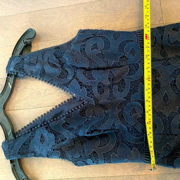 Lace Sleeveless Cocktail Dress - Picture 5 of 6